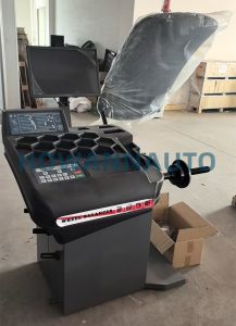 Automotive tire dynamic balancing machine